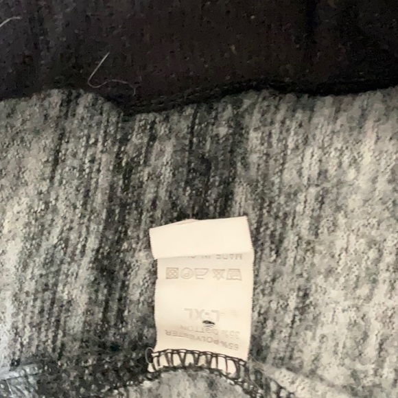 A pair of The North Face girls sweatpants. great for lounging and activity. - Picture 4 of 4